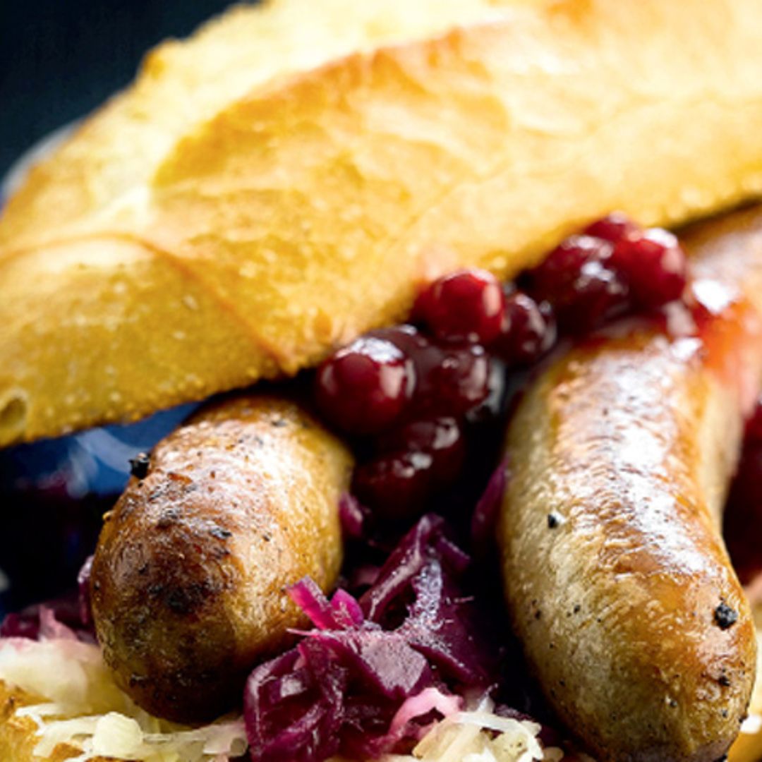 Perrito caliente con chucrut y lombarda