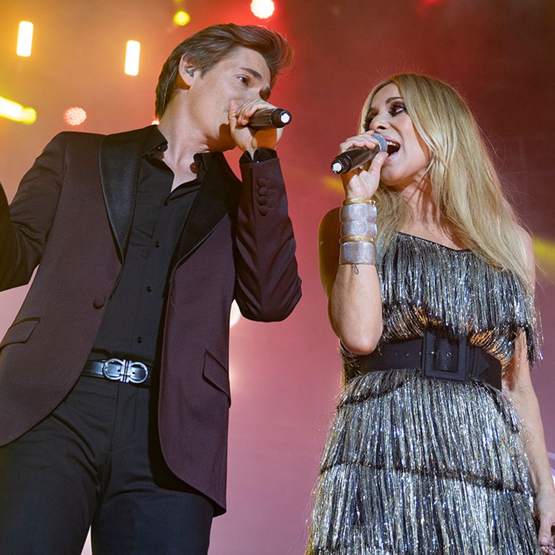 Marta Sánchez, tras los pasos de Paulina Rubio, sufre un divertido lapsus en el escenario