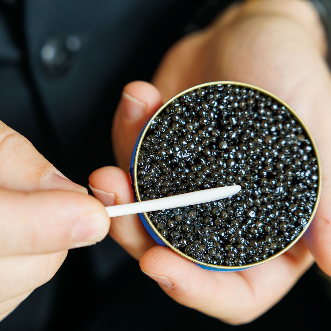 Caviar, cucharas de nácar y sake japonés: la experiencia gastronómica que está dando que hablar