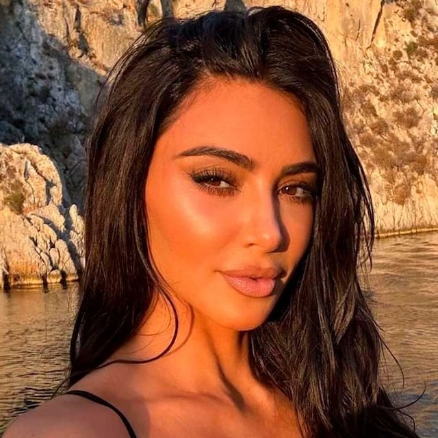 Kim Kardashian con pestañas infinitas