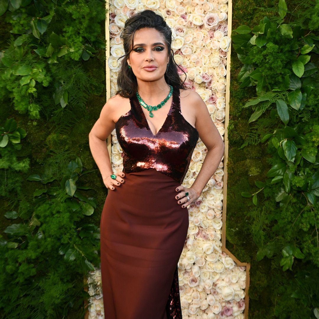 Salma Hayek revela las inseguridades que enfrentó en su portada más sensual en bikini