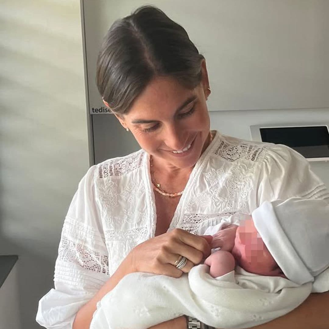 Lourdes Montes con su sobrino, el hijo de de Sibi Montes, recién nacido. Agosto de 2025