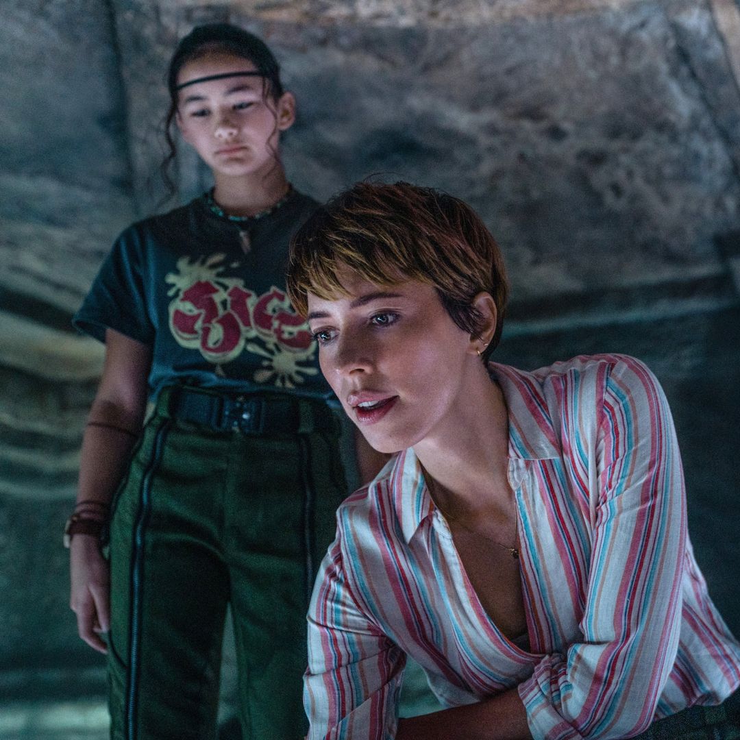 Kaylee Hottle y Rebecca Hall en una escena de la película "Godzilla y Kong: el nuevo imperio" en 2024