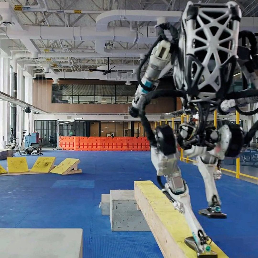 El fascinante mundo de la inteligencia artificial: de un robot capaz de competir con Simone Biles, a los ‘perros’ que explorarán Marte