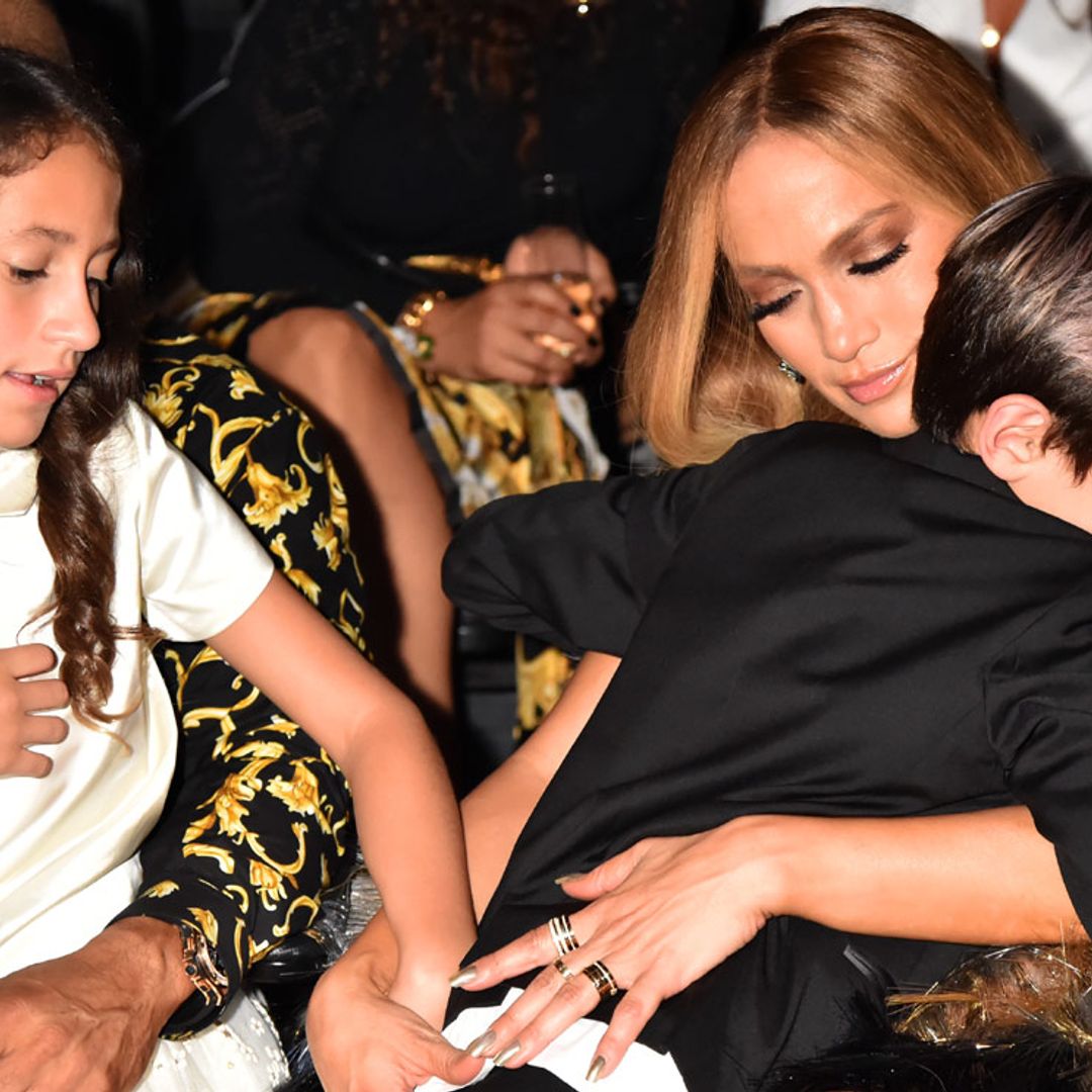 Jennifer Lopez muestra con orgullo la función escolar de sus hijos, ¿han heredado su talento?