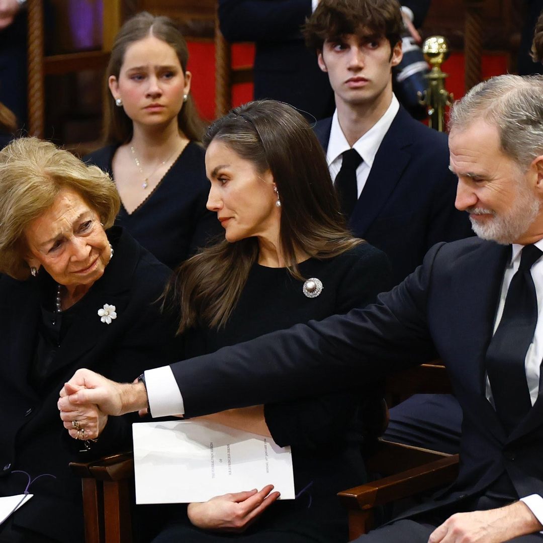 El dolor de la reina Sofía al despedir a su hermana Irene: un viaje cargado de memoria y pérdida