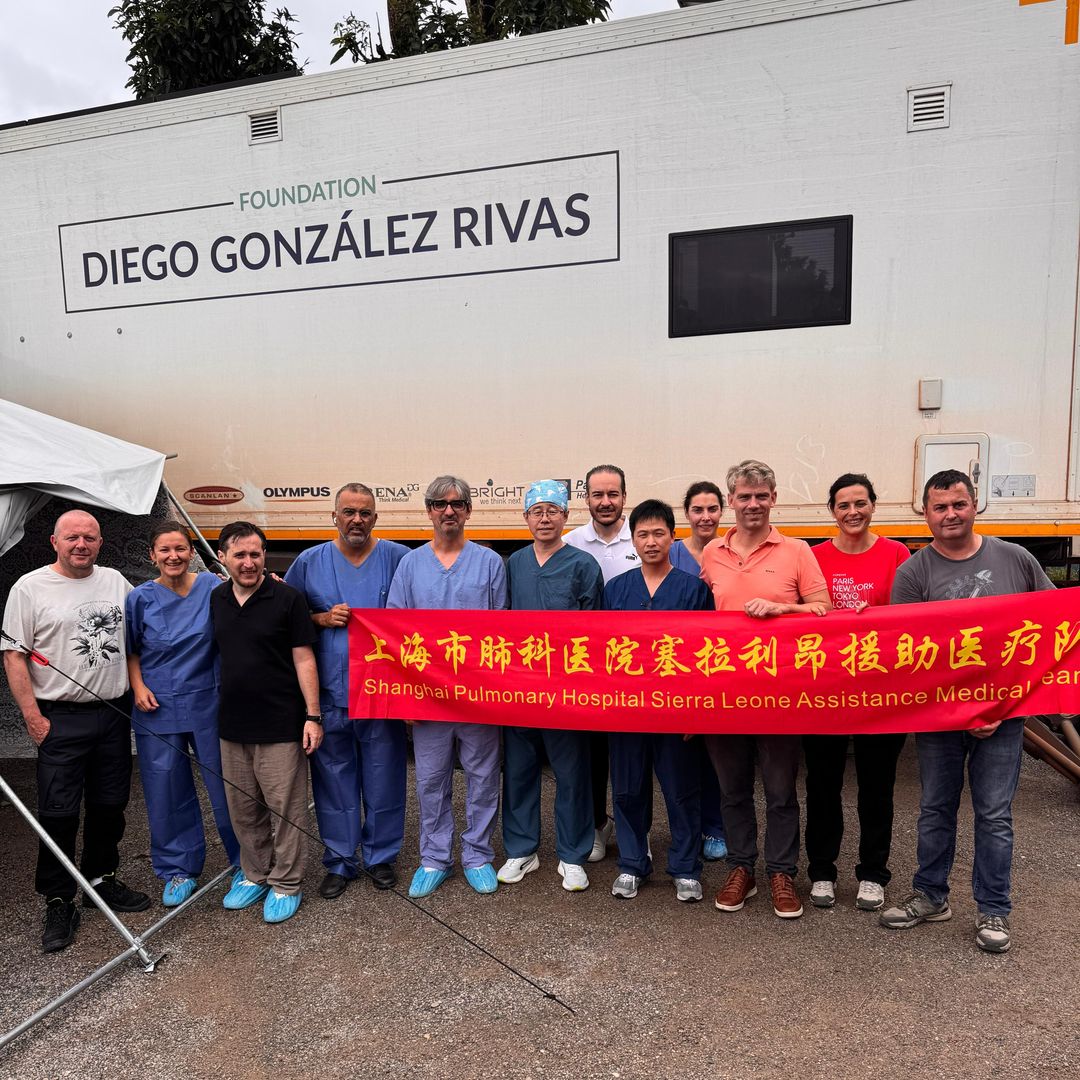 Diego González Rivas, cirujano torácico, en una de sus labores humanitarias lejos de España