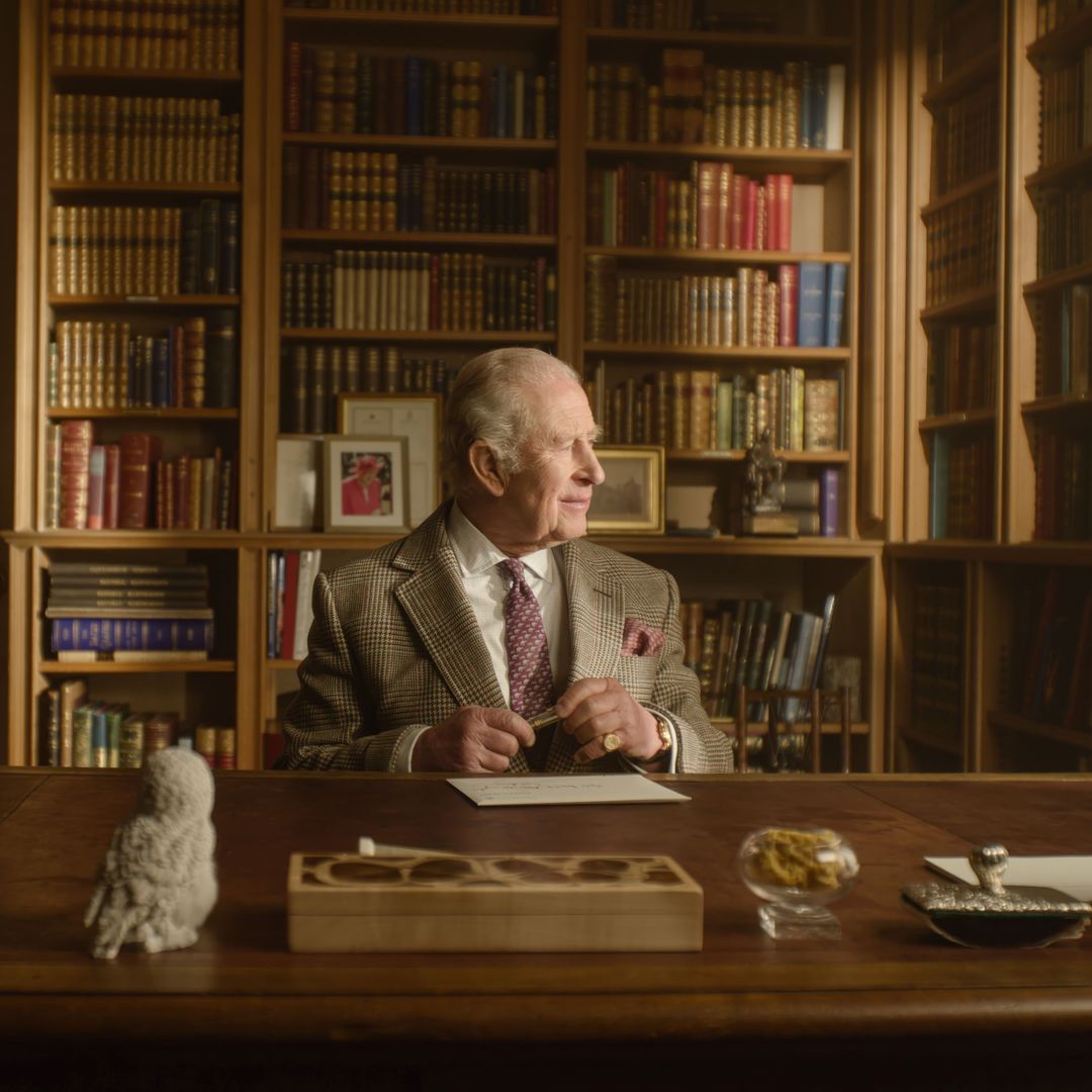 Si te gustó el 'sketch' de Isabel II con el osito Paddington, no te pierdas el cuento infantil de Carlos III que lo tiene absolutamente todo