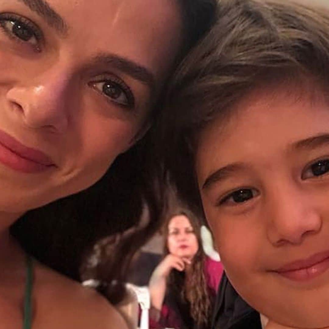 Ali Semi Sefil, el adorable Doruk de 'Mujer', nos sorprende tocando el piano y la batería