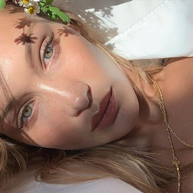 bella hadid rubia