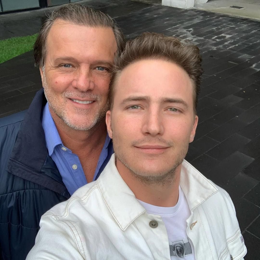 Hijo de René Strickler se convertirá en papá por segunda ocasión junto a su esposo y así lo han anunciado