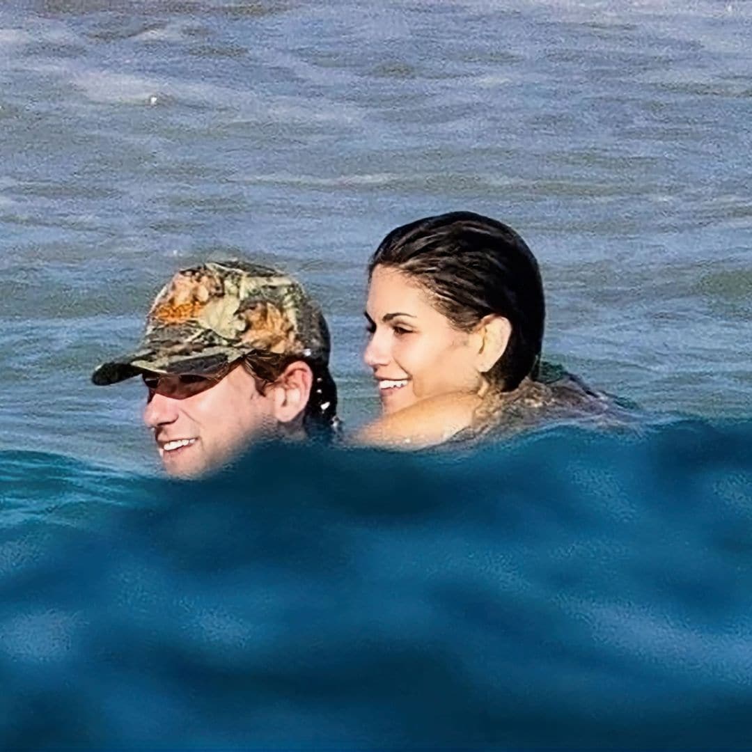 Kaia Gerber y Lewis Pullman captados en el agua mientras disfrutan de su relación juntos