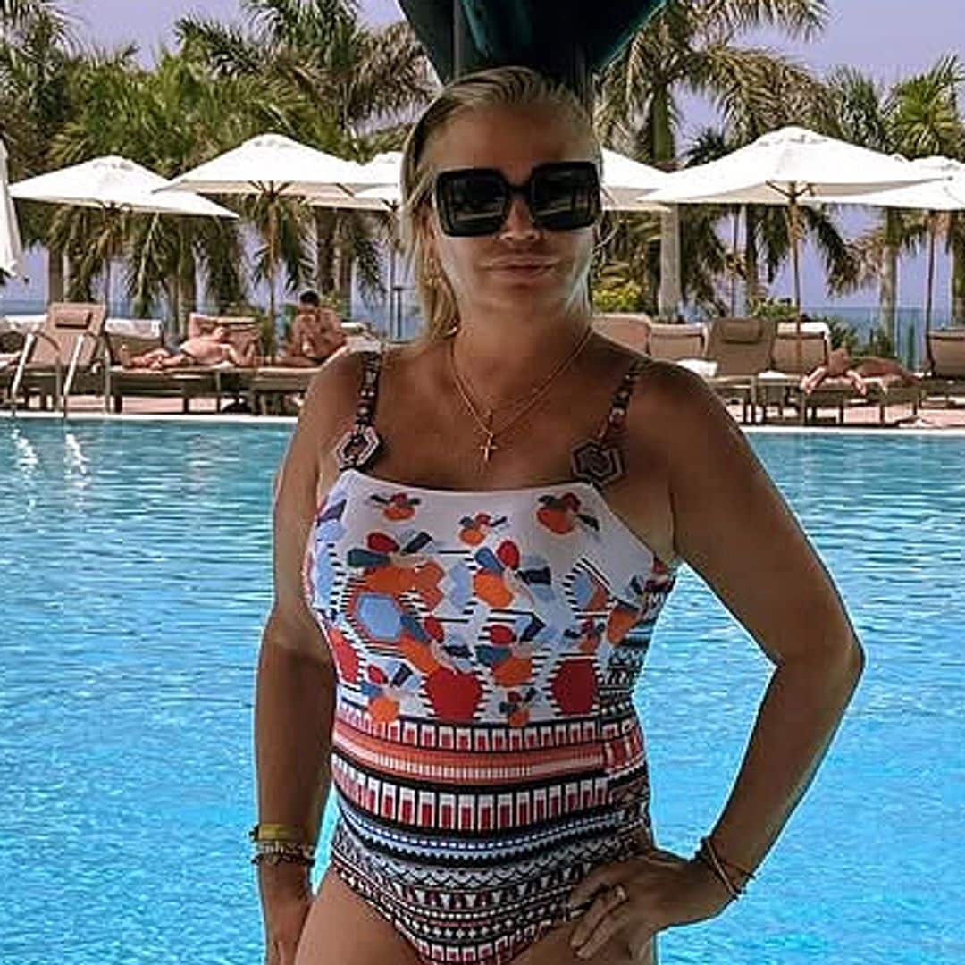 El posado en bañador de Belén Esteban: "Gordita, pero sabrosona"