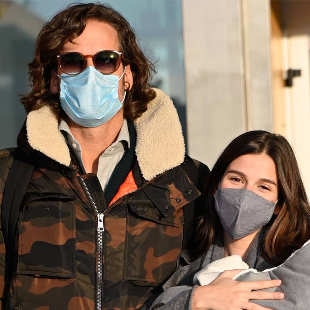 Sandra Gago y Feliciano López salen del hospital con su bebé