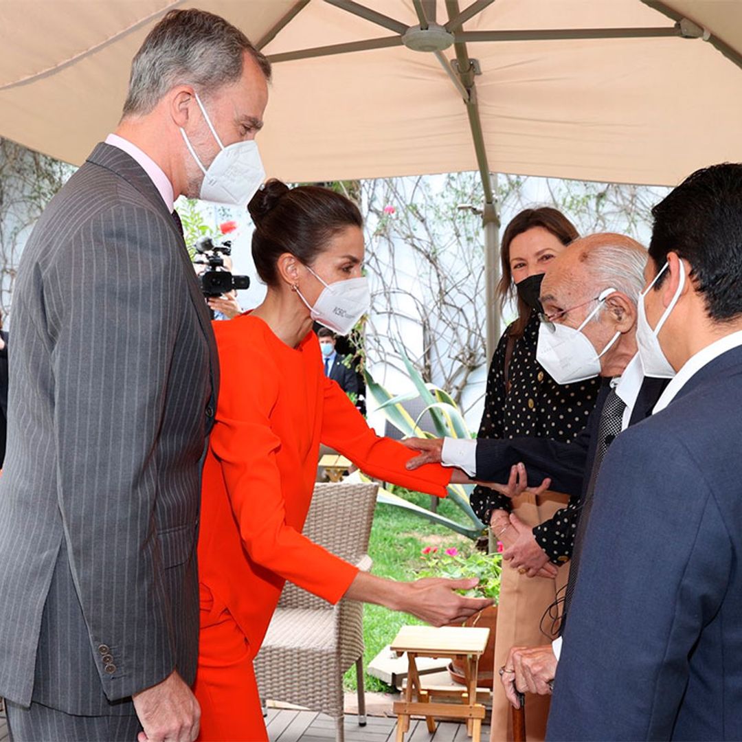 Los Reyes entregan el Premio Cervantes a Francisco Brines en su finca natal de Oliva