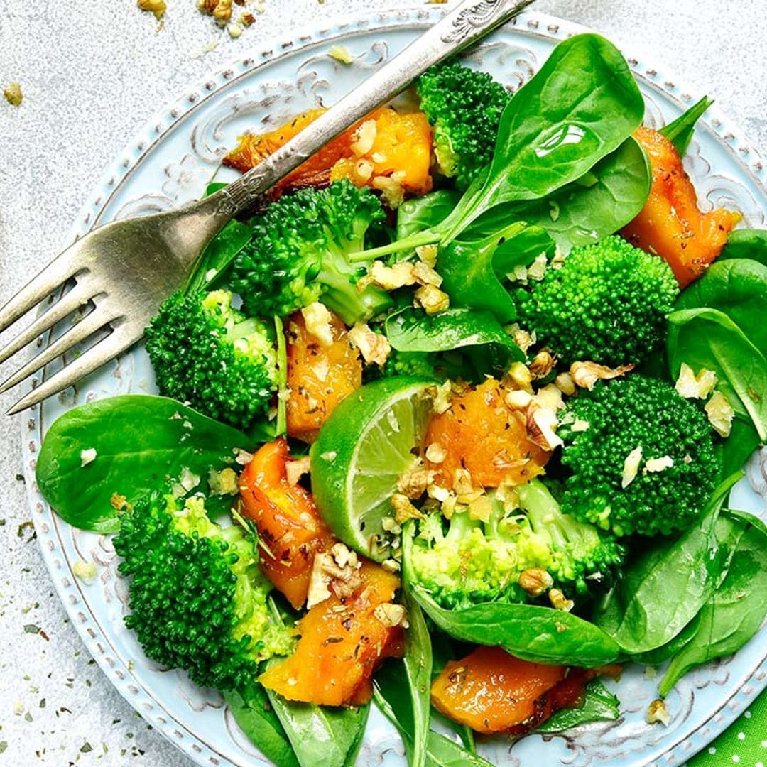 Ensalada de brócoli, calabaza asada y pistachos