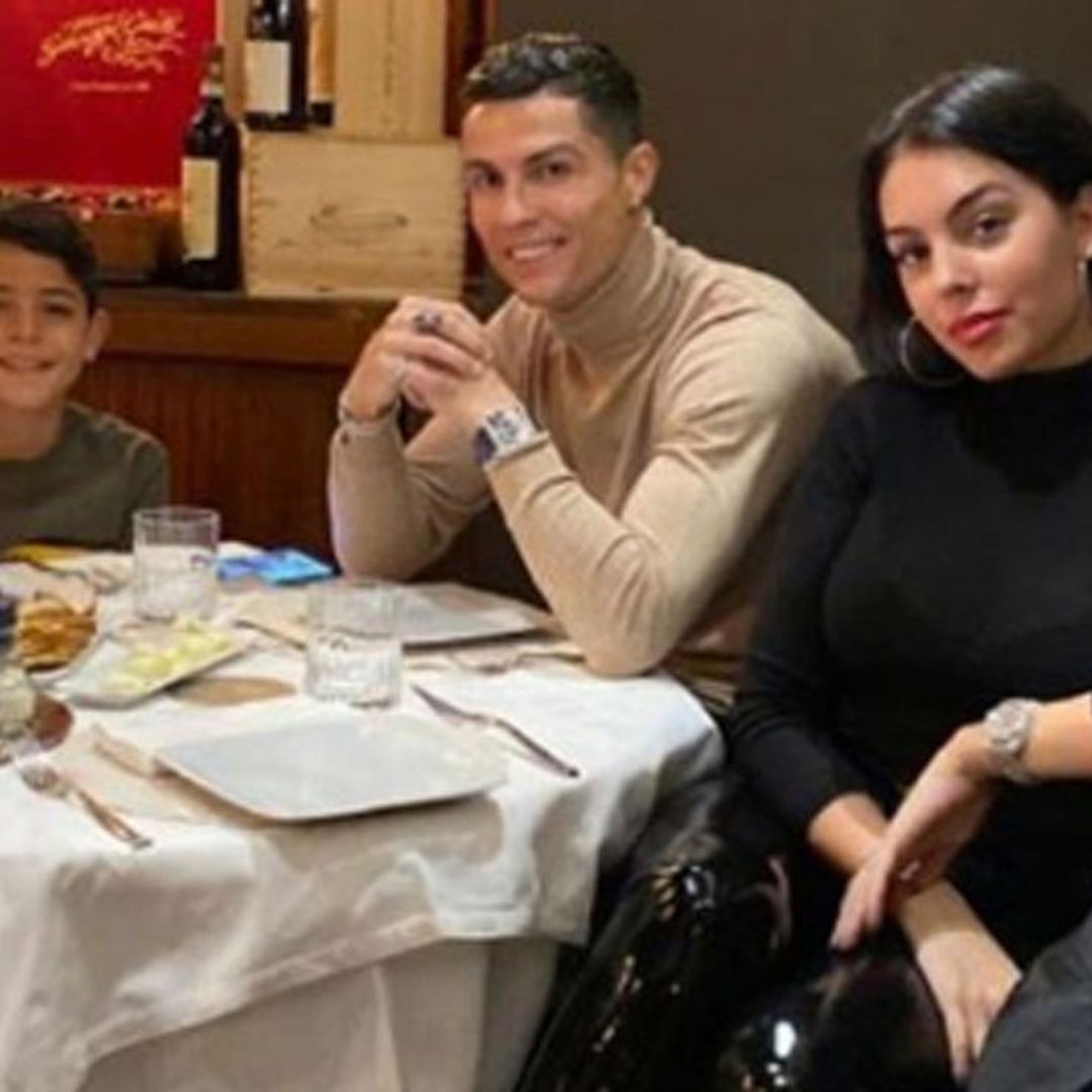 Besos, sonrisas y miradas cómplices en la romántica cita ¡a tres! de Georgina y Cristiano