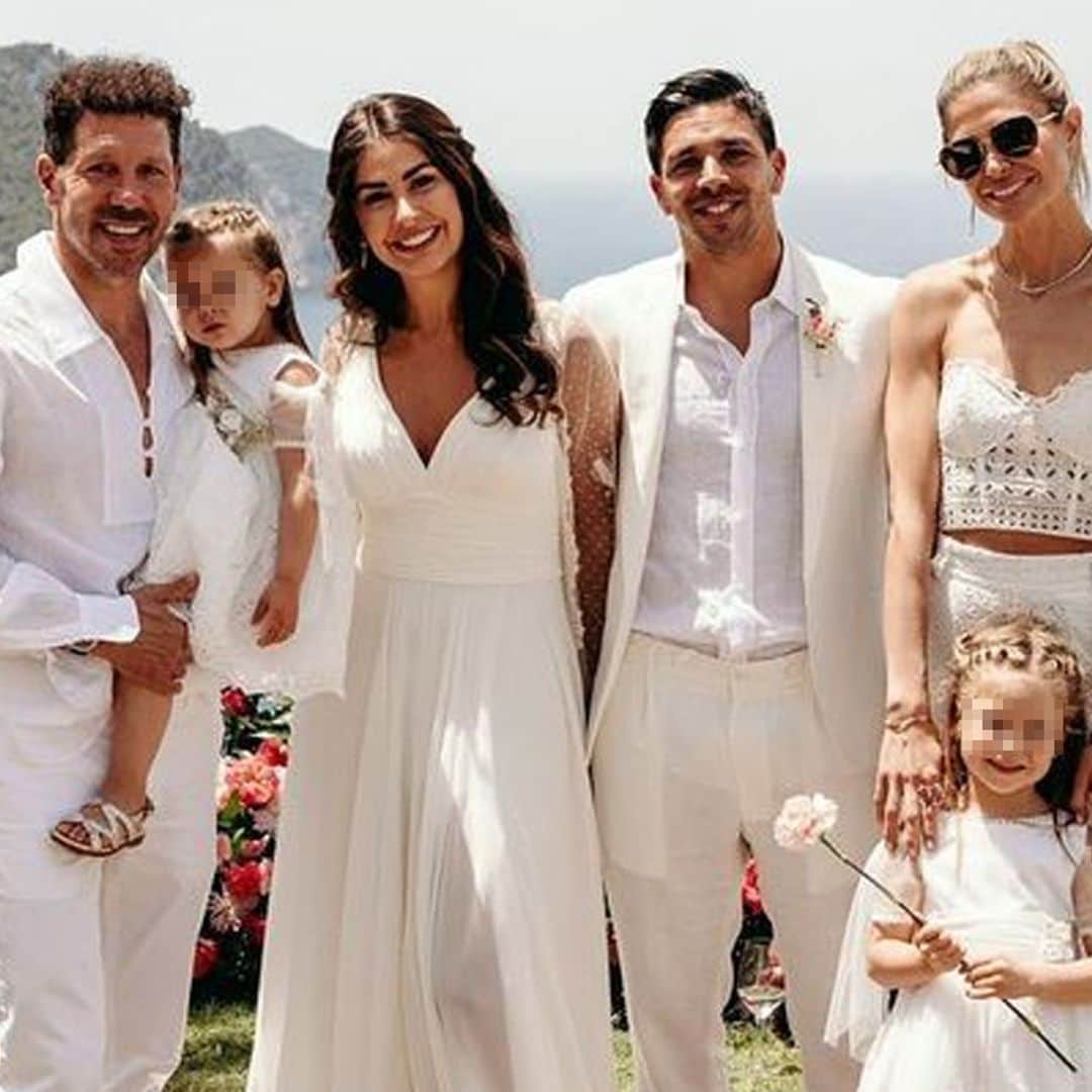 La feliz semana de Simeone y Carla Pereyra: en la boda de Gio Simeone tras el triunfo del Atlético