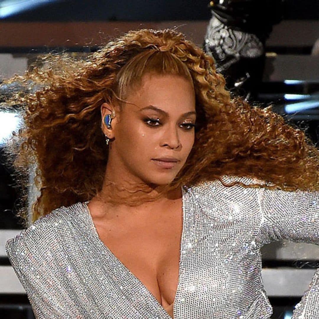 Beyoncé se pone los pendientes de Gigi Hadid en su último show