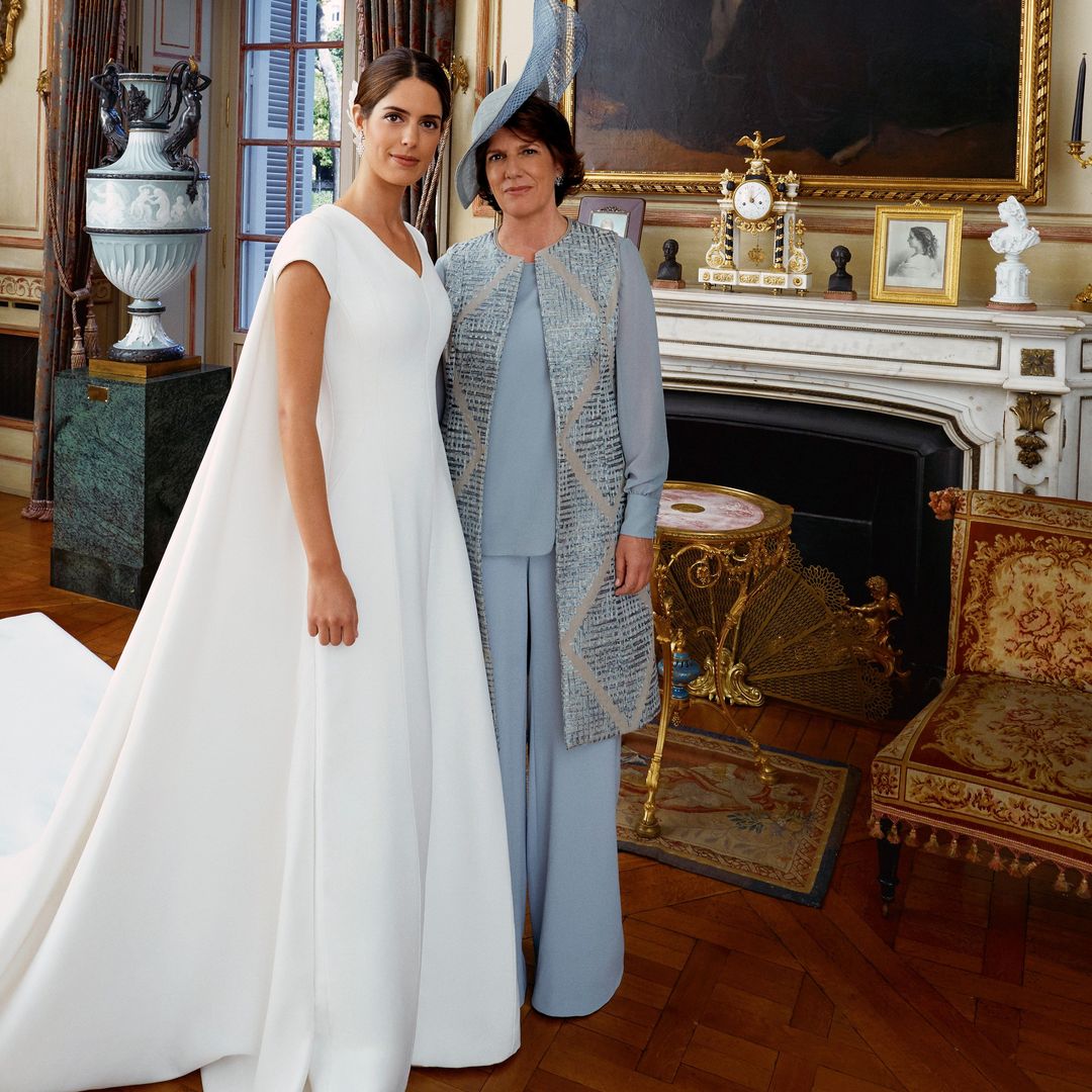 Estas 12 madrinas con pantalón son pura inspiración para madres modernas que quieran huir del clásico vestido
