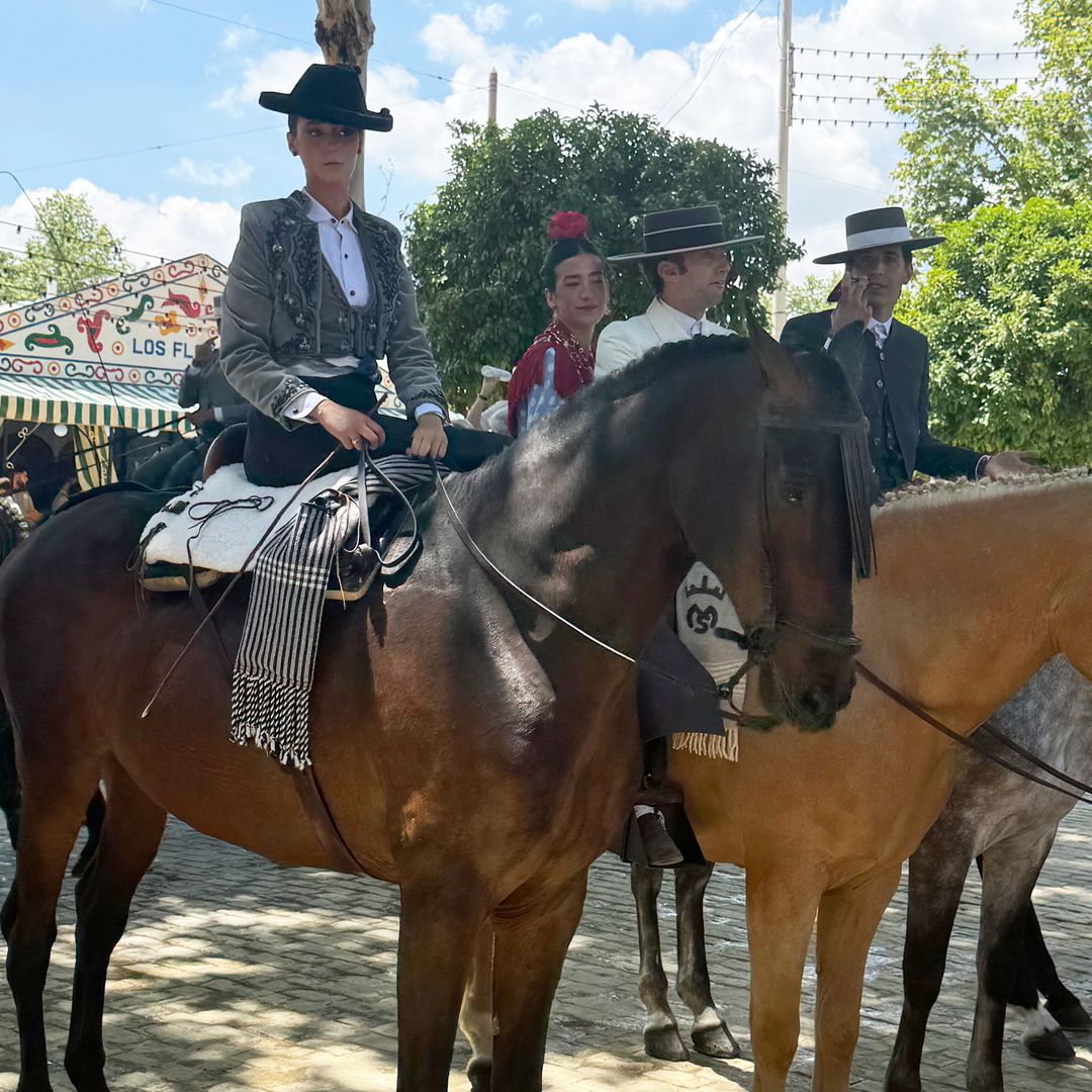 Victoria de Marichalar deslumbra como amazona junto a Borja Moreno en la Feria de Abril