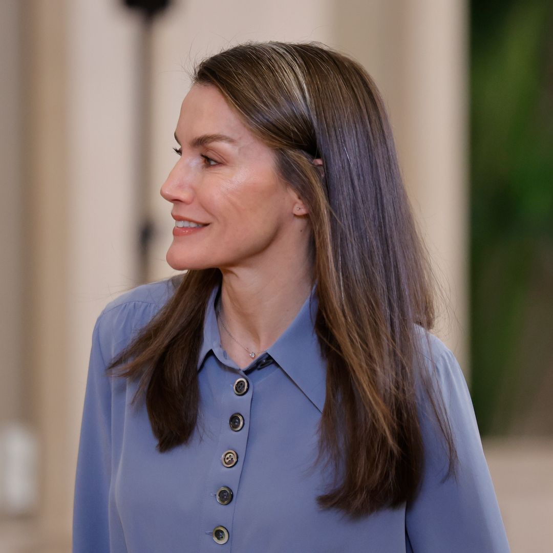 La prensa internacional se rinde a las canas de la reina Letizia: "No hay nada más elegante que lucirlas con gracia"