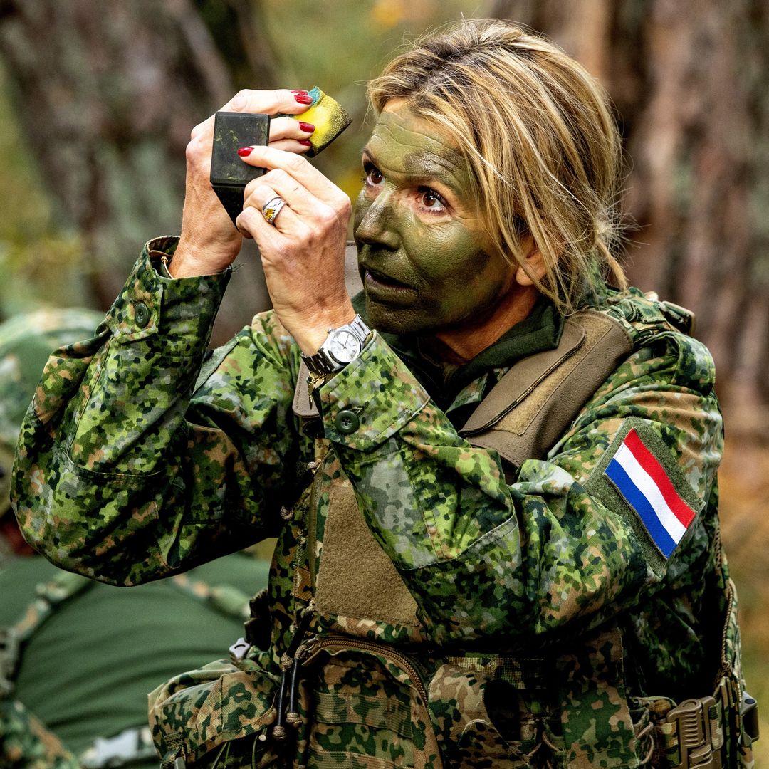 Máxima de Holanda se enfrenta al barro: las fotos de su entrenamiento militar más sorprendente