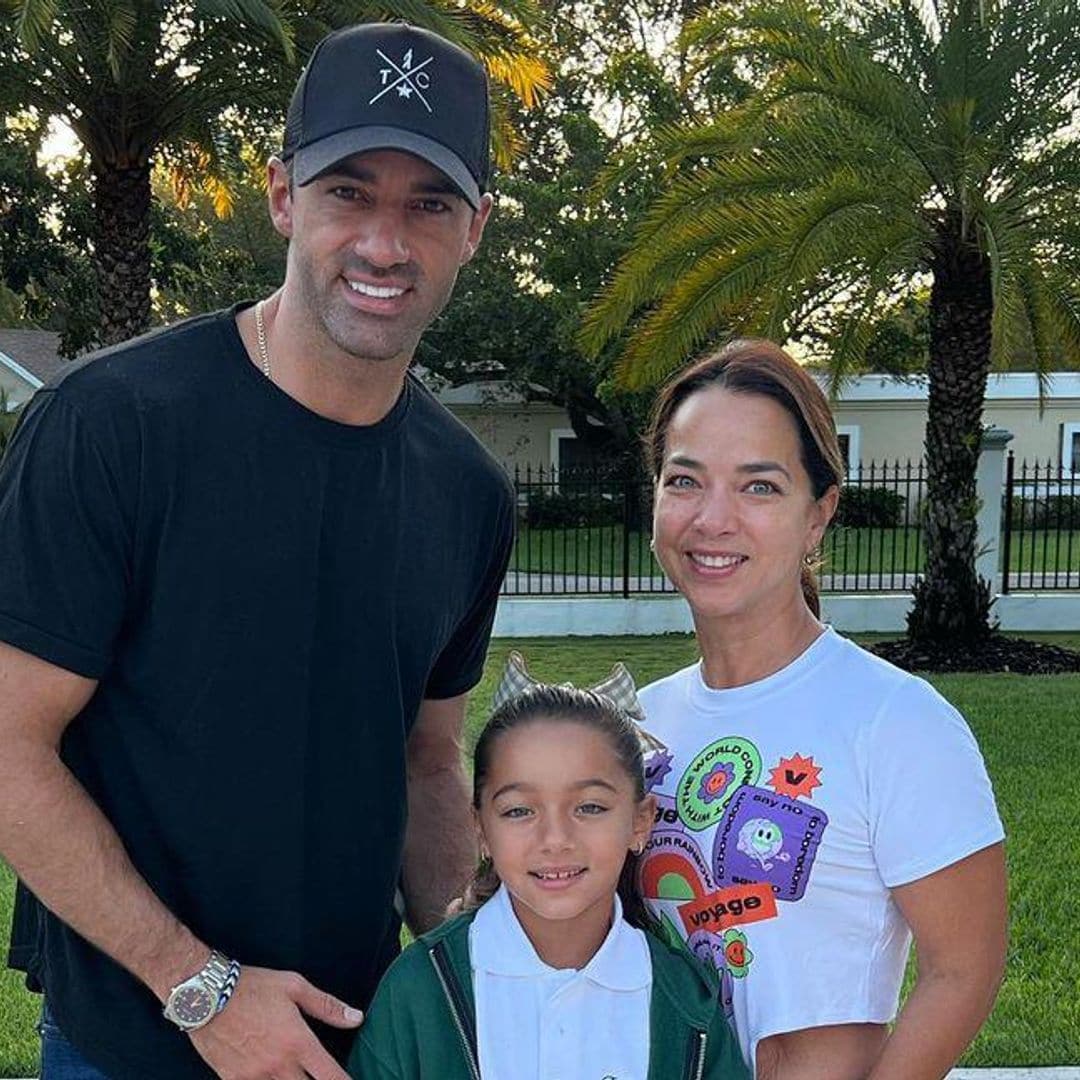 Adamari López y Toni Costa, juntos en el regreso a clases de su hija Alaïa