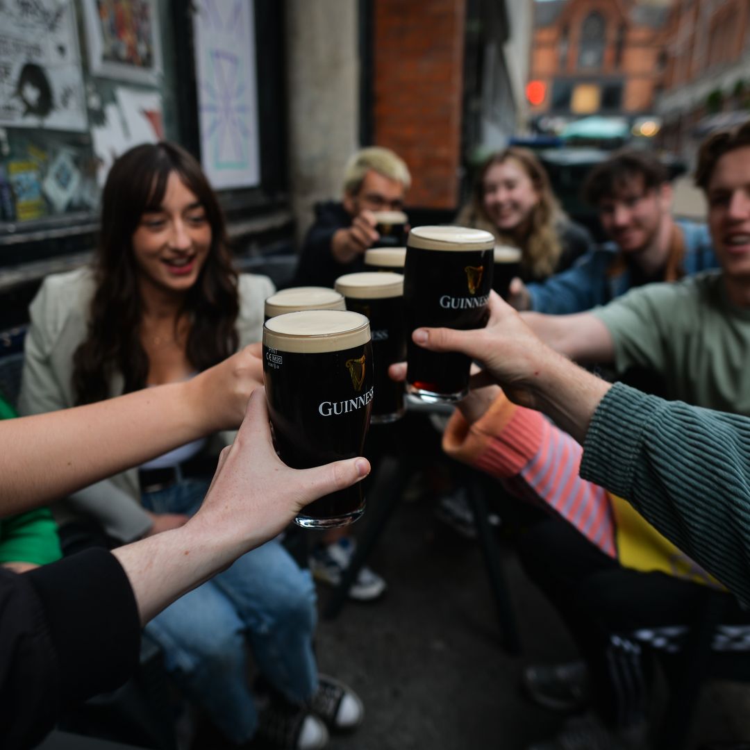 Ni se llamaba Patricio ni era irlandés: el curioso origen del Día de San Patricio que hoy mueve millones de cervezas
