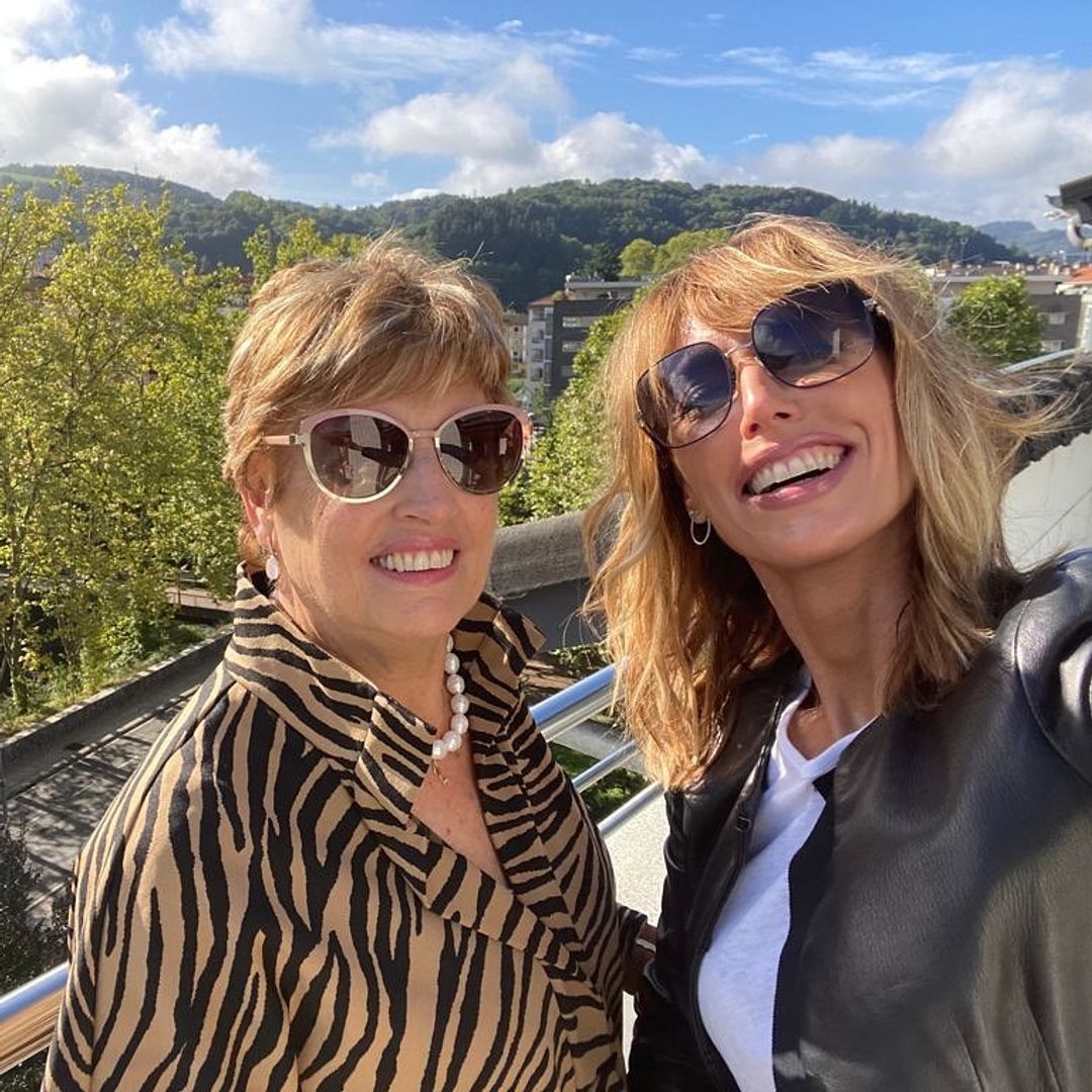 Emma García junto a su madre, Pilar Valdivieso