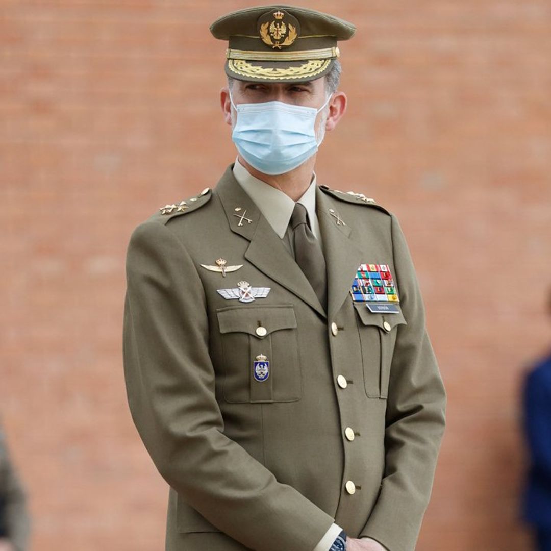 El rey recibe a los últimos militares destinados en Afganistán entre escenas entrañables