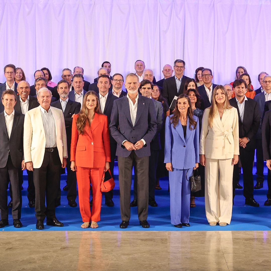 Al detalle, los looks de la reina Letizia, la princesa Leonor y la infanta Sofía en Barcelona