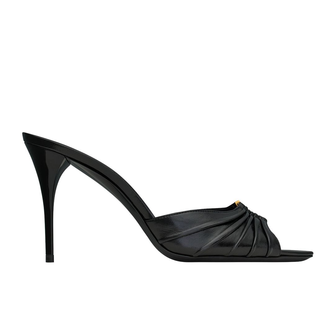 Mule con tacón (990 €),  de Saint Laurent