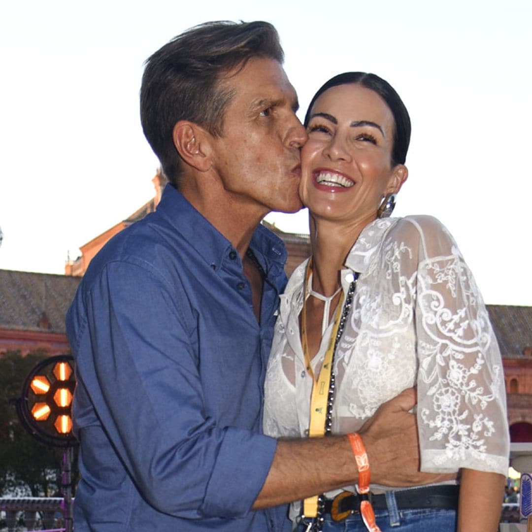 La divertida velada de Manuel Díaz 'El Cordobés' con su mujer y sus hijas moviendo las caderas a ritmo de Marc Anthony