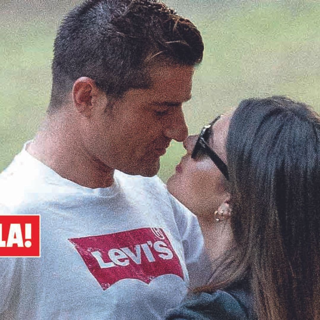 Exclusiva en ¡HOLA!: Alfonso Merlos y Alexia Rivas, las imágenes que resuelven el misterio sobre la pareja