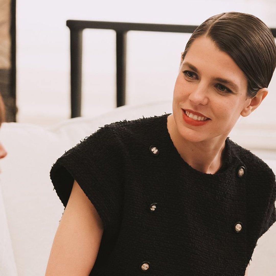 IMÁGENES EN PRIMICIA: Moda y literatura, las dos pasiones de Carlota Casiraghi se unen en Chanel