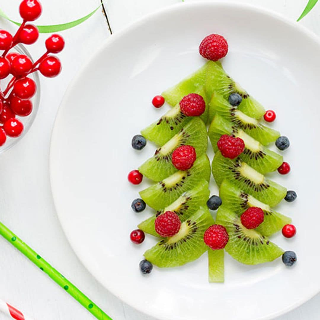 Árbol de kiwi y frutos del bosque