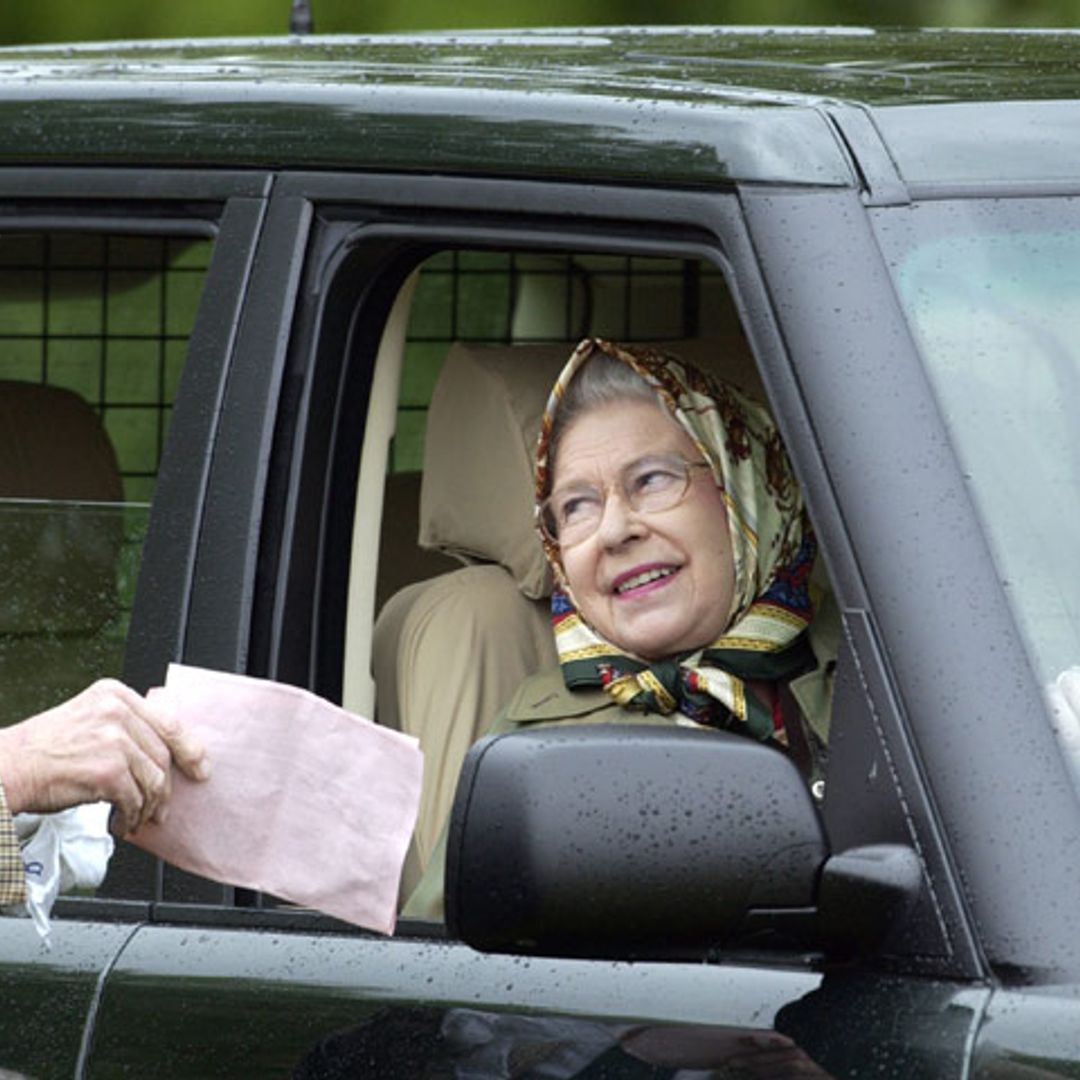 ¿Por qué Isabel II no tiene (ni necesita) carnet de conducir?