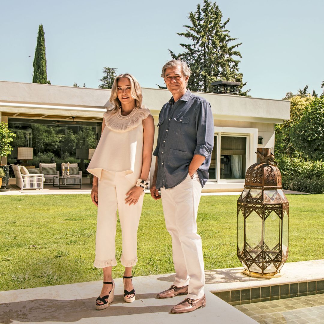 El financiero Carlos Lavilla y la abogada Isabel Rodríguez nos reciben en su elegante casa de La Moraleja