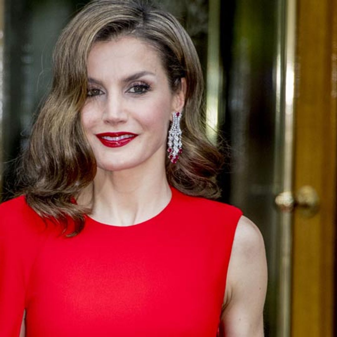 El espectacular 'look' de la reina Letizia al detalle