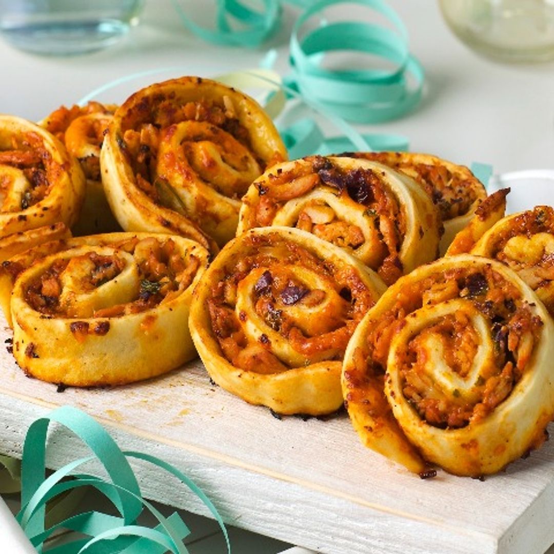 Caracolas de pizza con pollo a la barbacoa