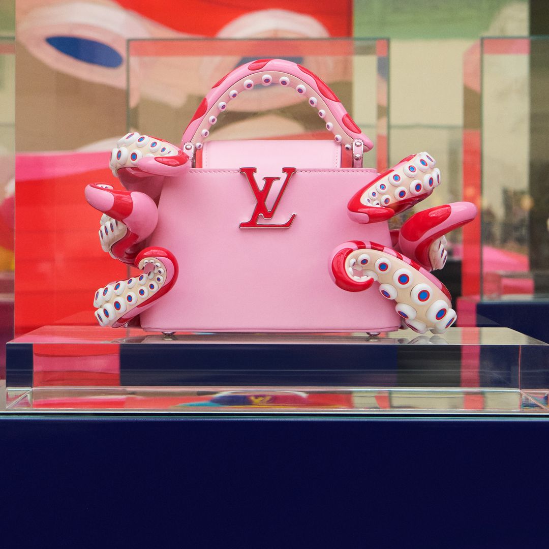 De un bolso con tentáculos a otro con 6.000 cristales: así es la colección más creativa de Louis Vuitton y Murakami