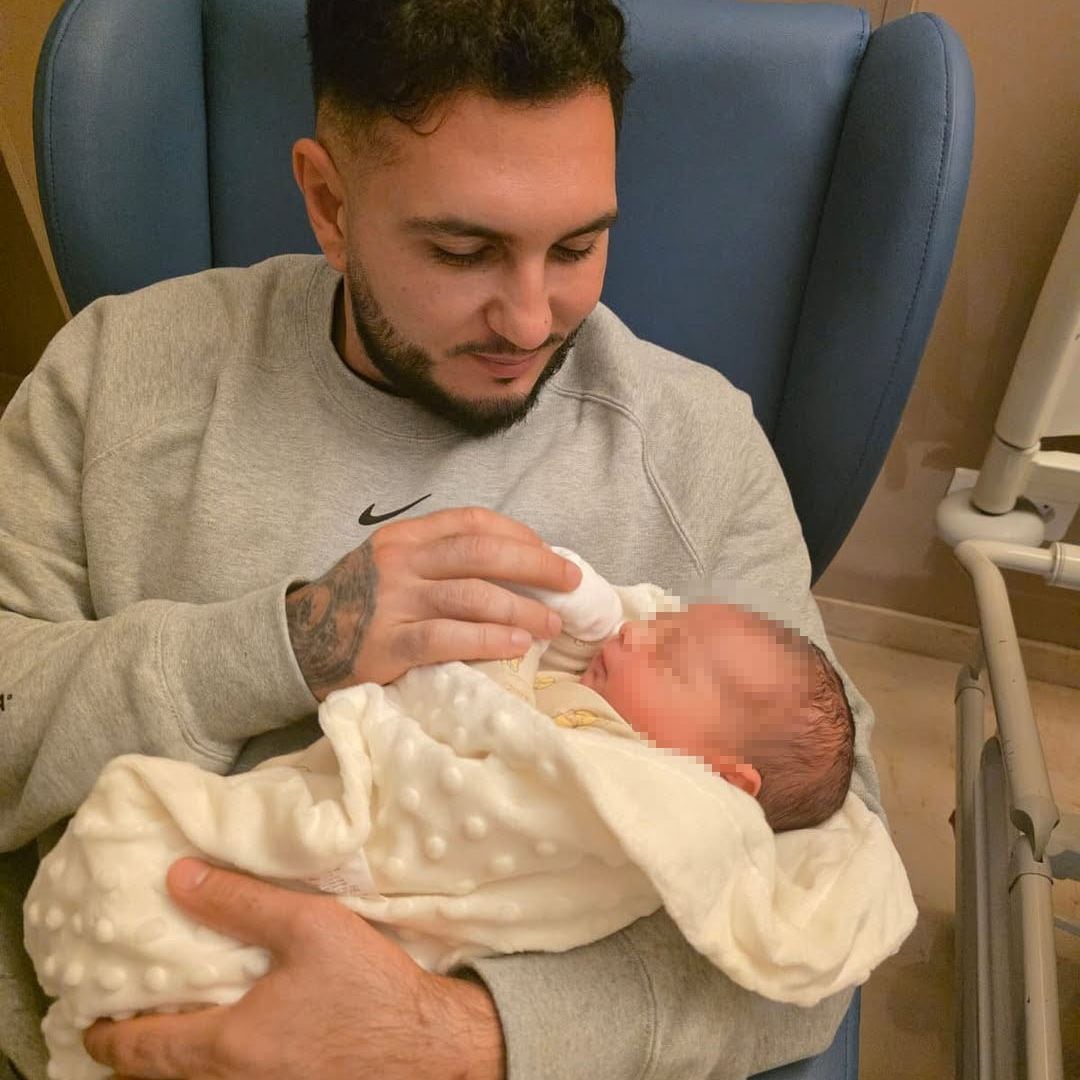 Omar Montes, padre por segunda vez: presenta a su hijo recién nacido y revela el nombre elegido