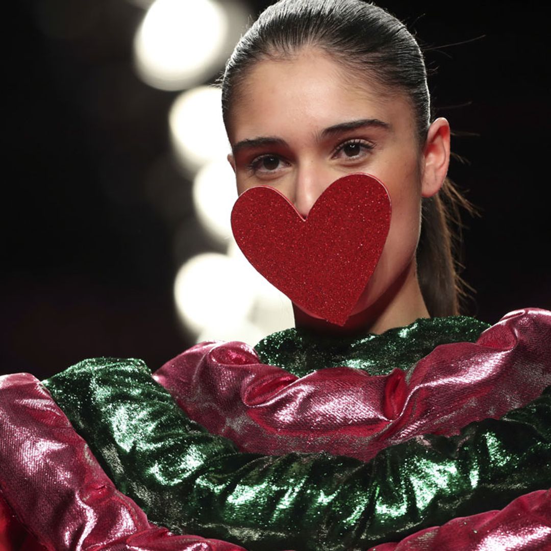 La estética pop se apodera de la colección más brillante de Ágatha Ruiz de la Prada