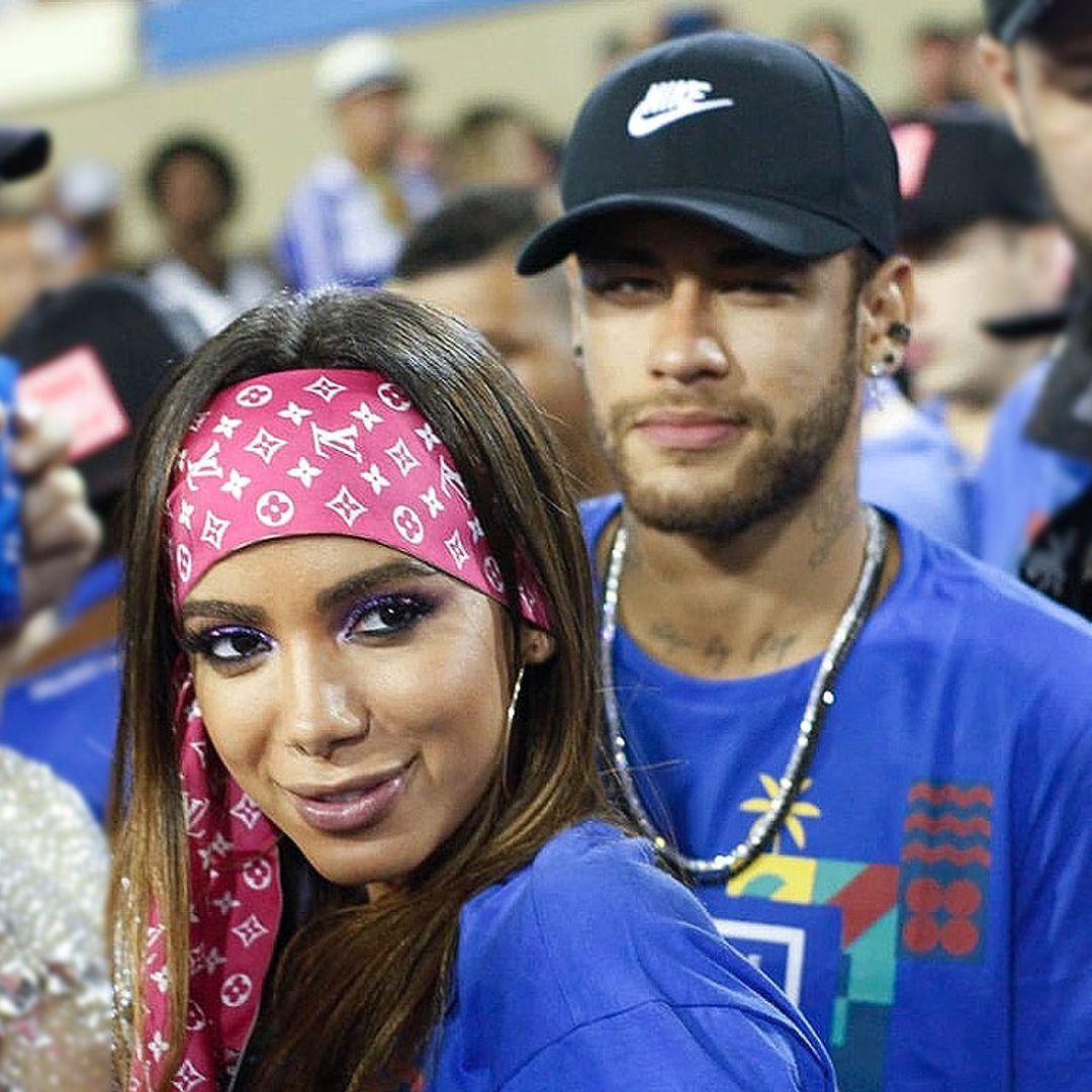 ¡La vida es un carnaval! Neymar se divierte muy bien acompañado en Brasil