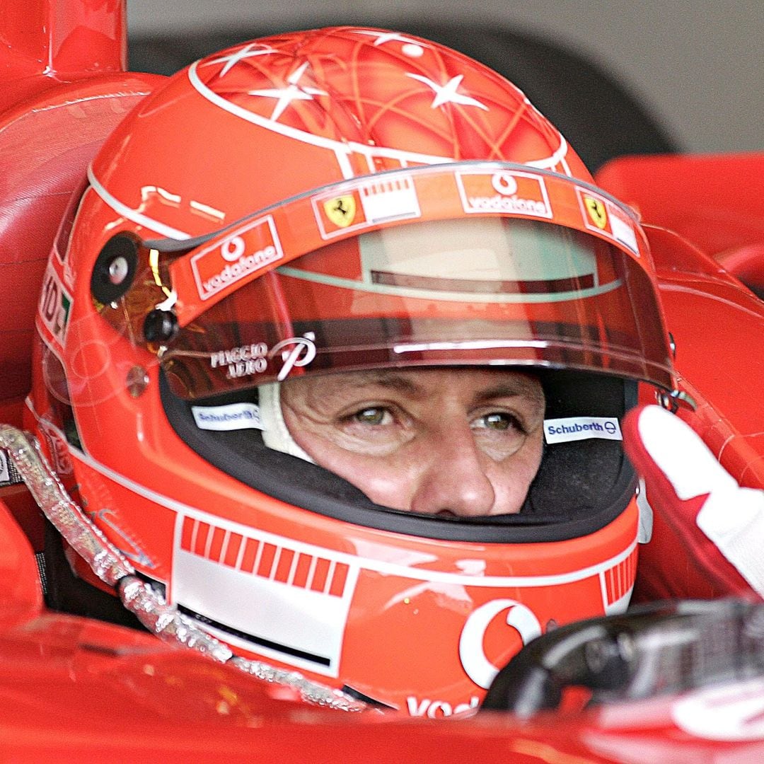 El piloto ha donado un casco para una causa solidaria