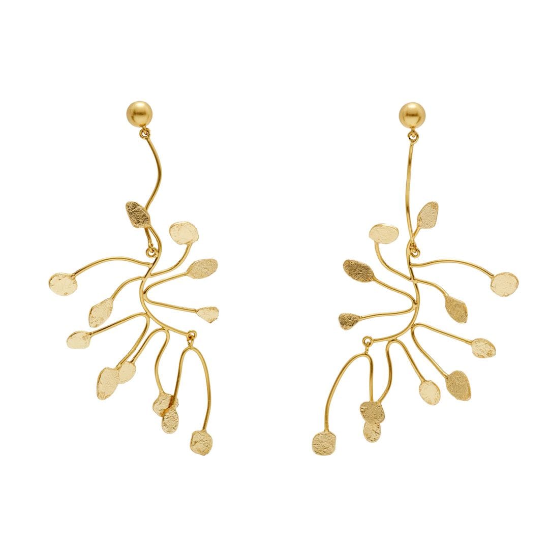 Pendientes bañados en oro (285 €), de Cult Gaia