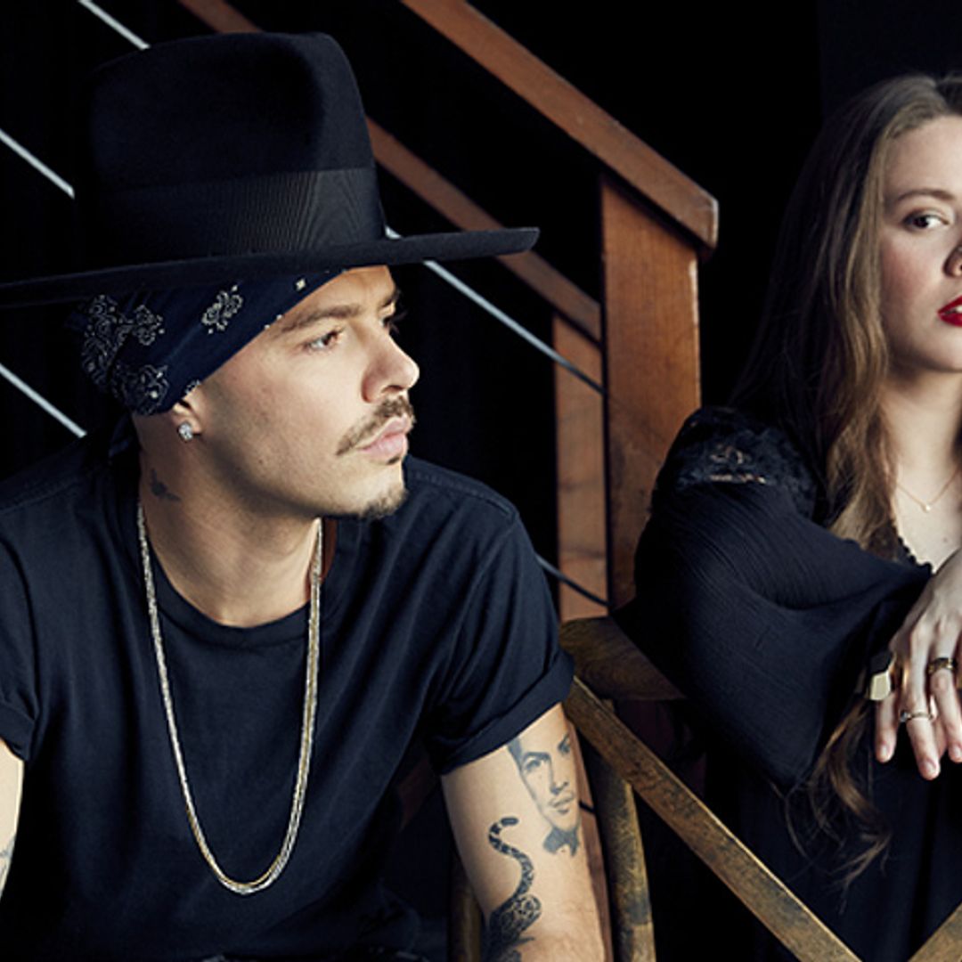 En ¡HOLA!: Jesse y Joy, 'Un besito más' de los Grammy hasta el cielo