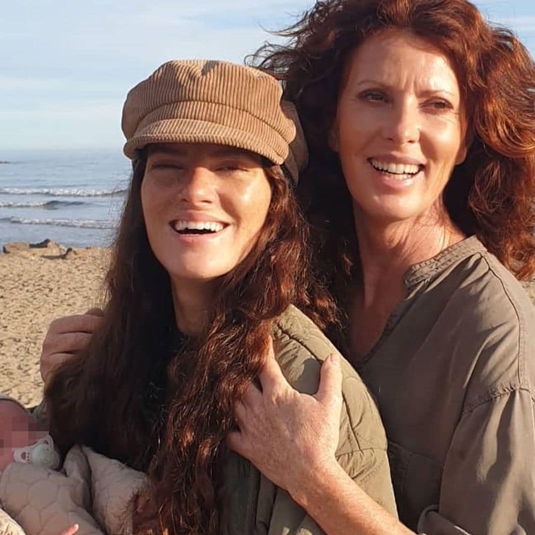 Verónica Mengod, una superabuela de 54 años, posa por primera vez con todos sus nietos