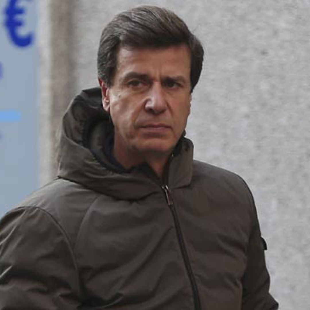 Cayetano Martínez de Irujo, operado de urgencia, recibe la visita de Genoveva Casanova en el hospital